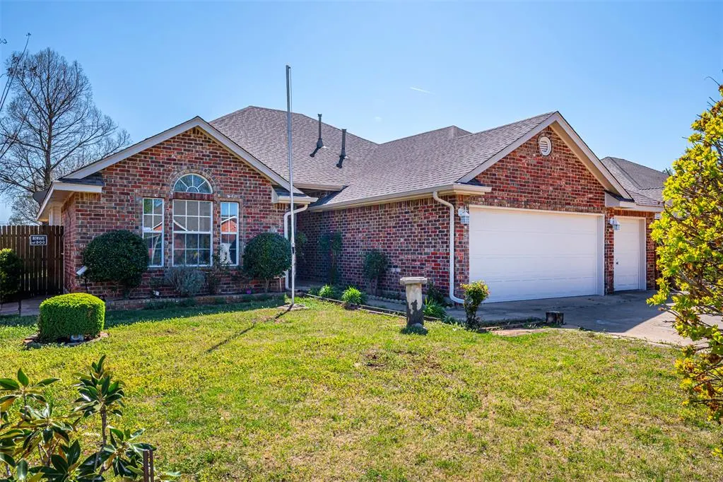 Front exterior — 1824 Fairmont Lane, Edmond, OK 73013