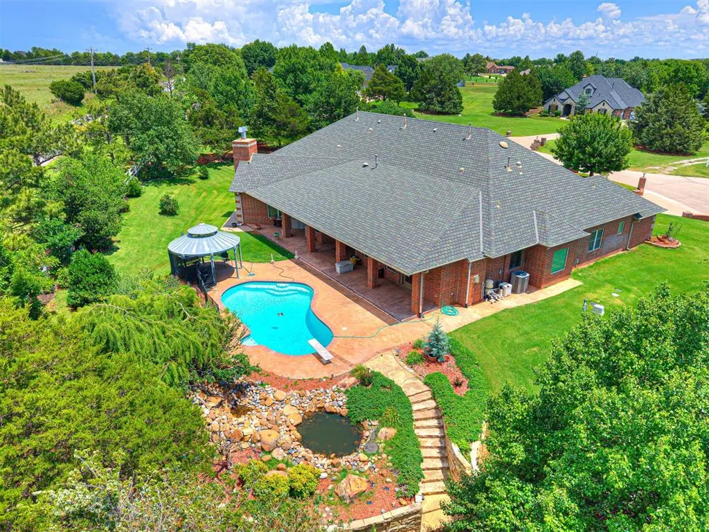 Photo 5 — 20611 Deer Springs Circle, Edmond, OK 73012