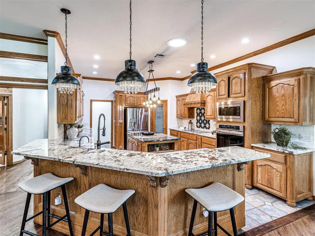 Front exterior — 20611 Deer Springs Circle, Edmond, OK 73012