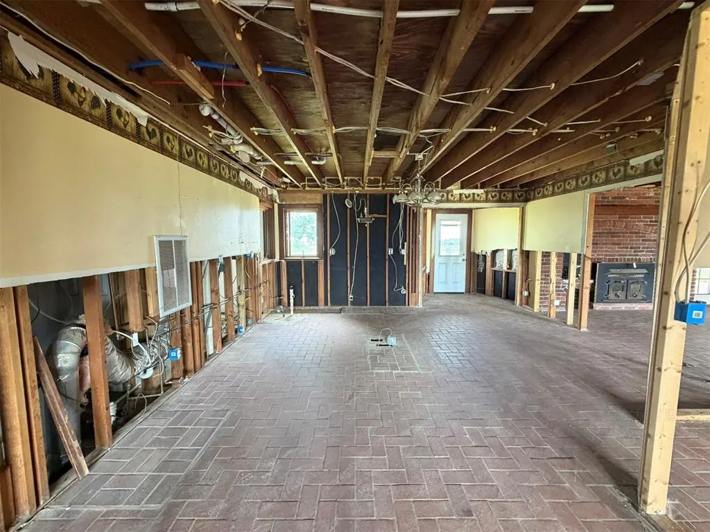 Photo 3 — 5885 S Canadian Road, Hinton, OK 73047