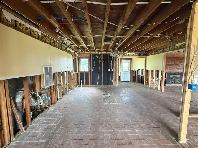Photo 3 — 5885 S Canadian Road, Hinton, OK 73047