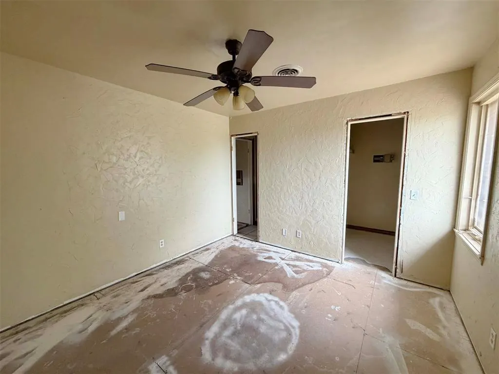 Photo 6 — 5885 S Canadian Road, Hinton, OK 73047
