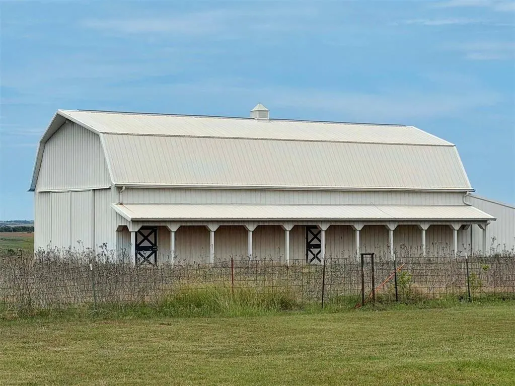 Photo 9 — 5885 S Canadian Road, Hinton, OK 73047