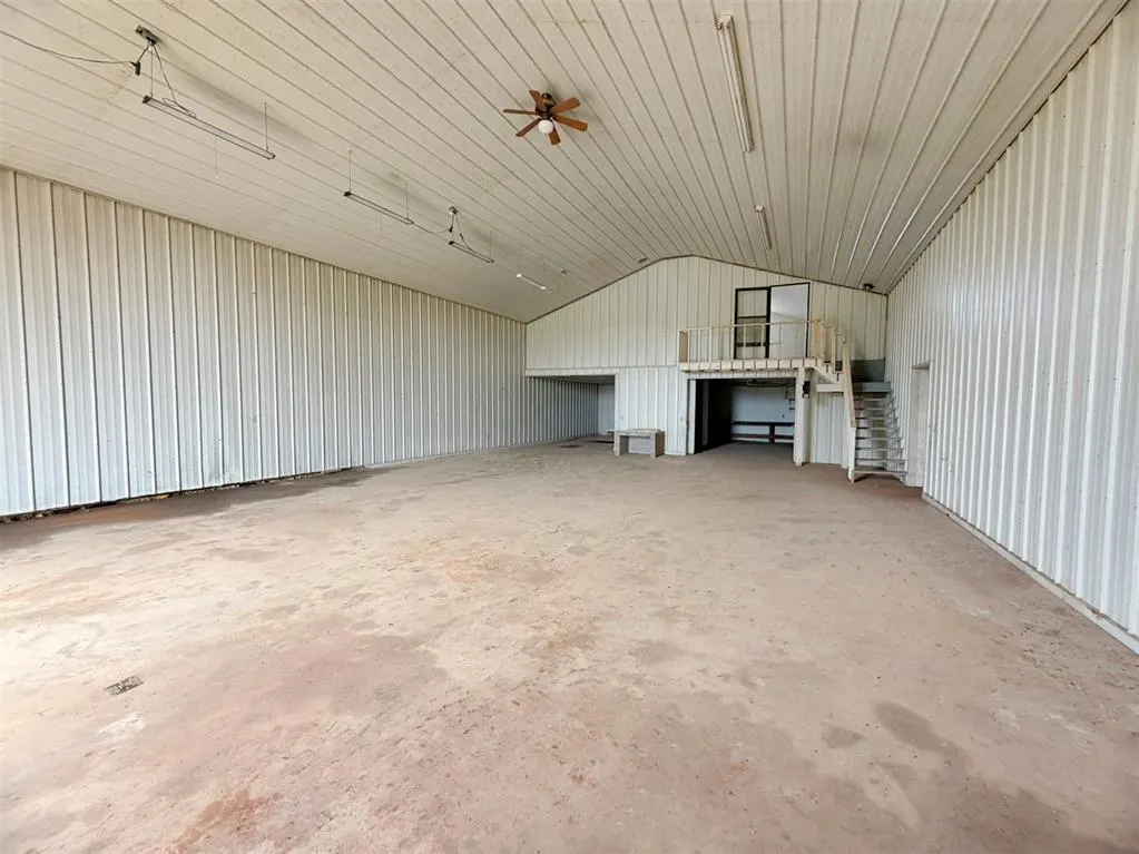 Photo 10 — 5885 S Canadian Road, Hinton, OK 73047