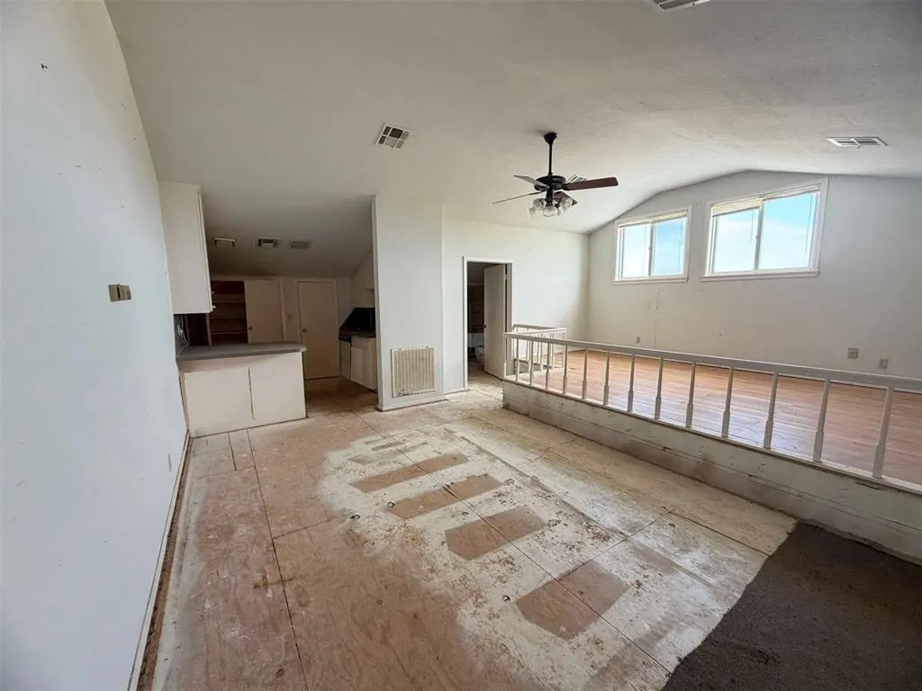 Photo 11 — 5885 S Canadian Road, Hinton, OK 73047