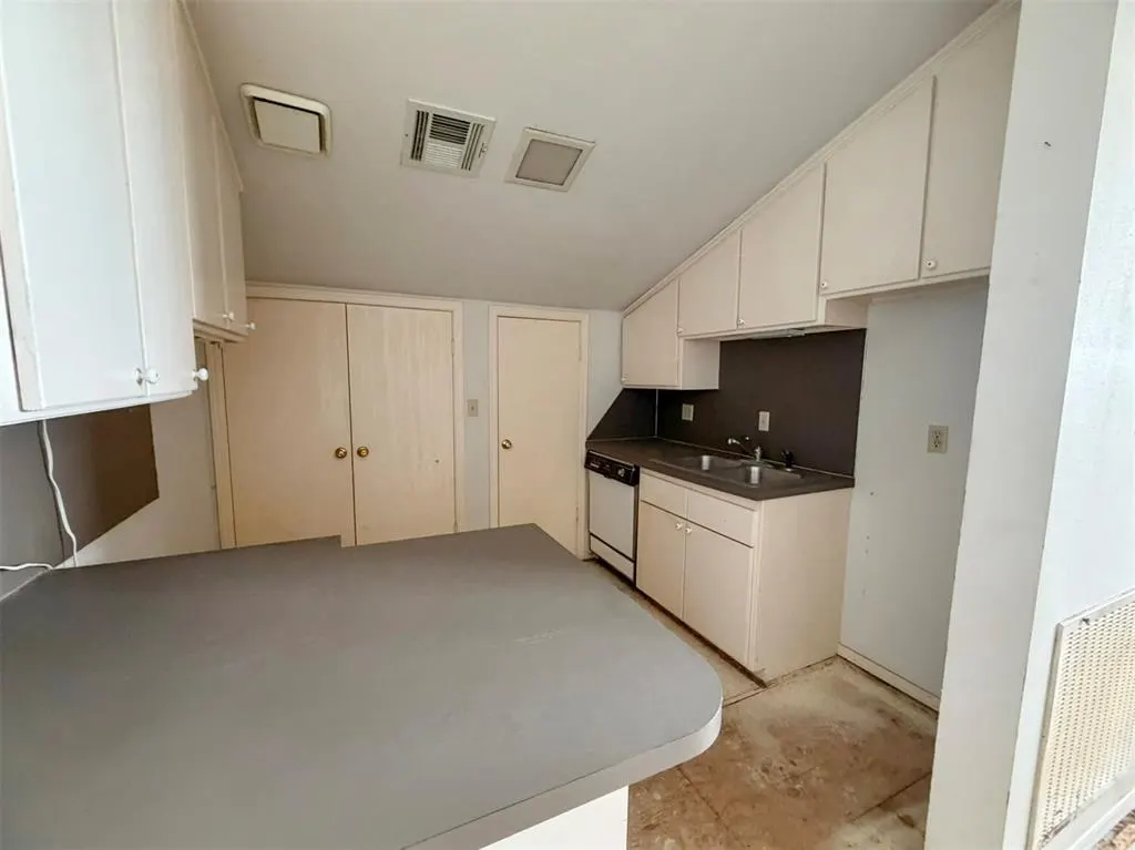 Photo 12 — 5885 S Canadian Road, Hinton, OK 73047
