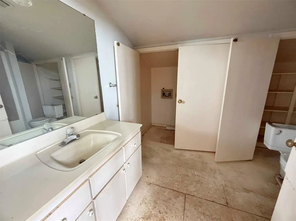 Photo 13 — 5885 S Canadian Road, Hinton, OK 73047