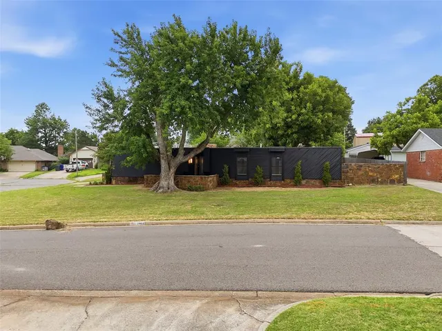 Photo 5 — 2904 Robin Road, Midwest City, OK 73110