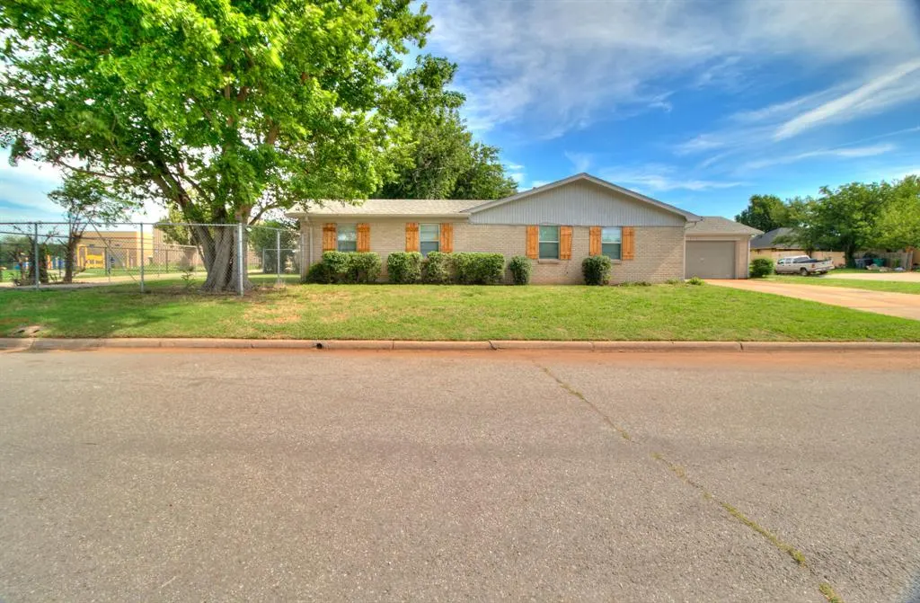 Photo 2 — 10501 N McKinley Avenue, Oklahoma City, OK 73114