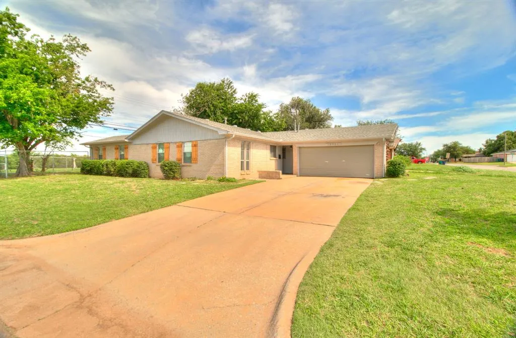Photo 3 — 10501 N McKinley Avenue, Oklahoma City, OK 73114