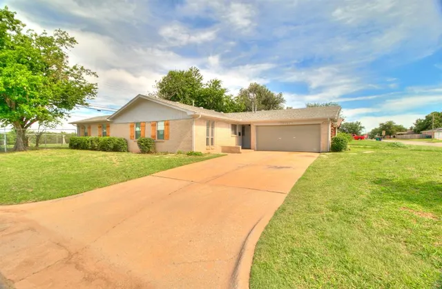 Photo 3 — 10501 N McKinley Avenue, Oklahoma City, OK 73114