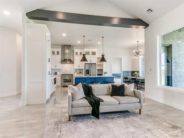 Photo 7 — 4704 SE 37th Street, Moore, OK 73160