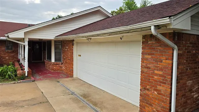 Photo 2 — 340 NE 60th Street, Oklahoma City, OK 73105