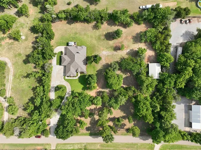 Photo 2 — 3318 E 44th Street, Edmond, OK 73013