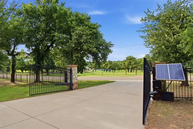 Photo 5 — 3318 E 44th Street, Edmond, OK 73013