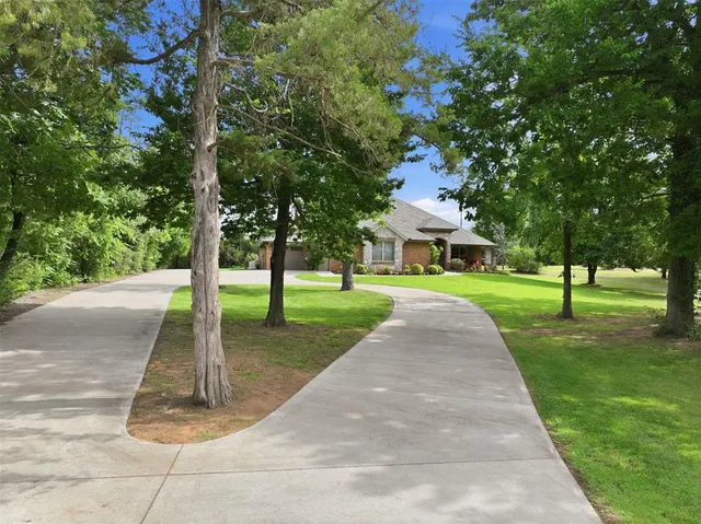 Photo 6 — 3318 E 44th Street, Edmond, OK 73013