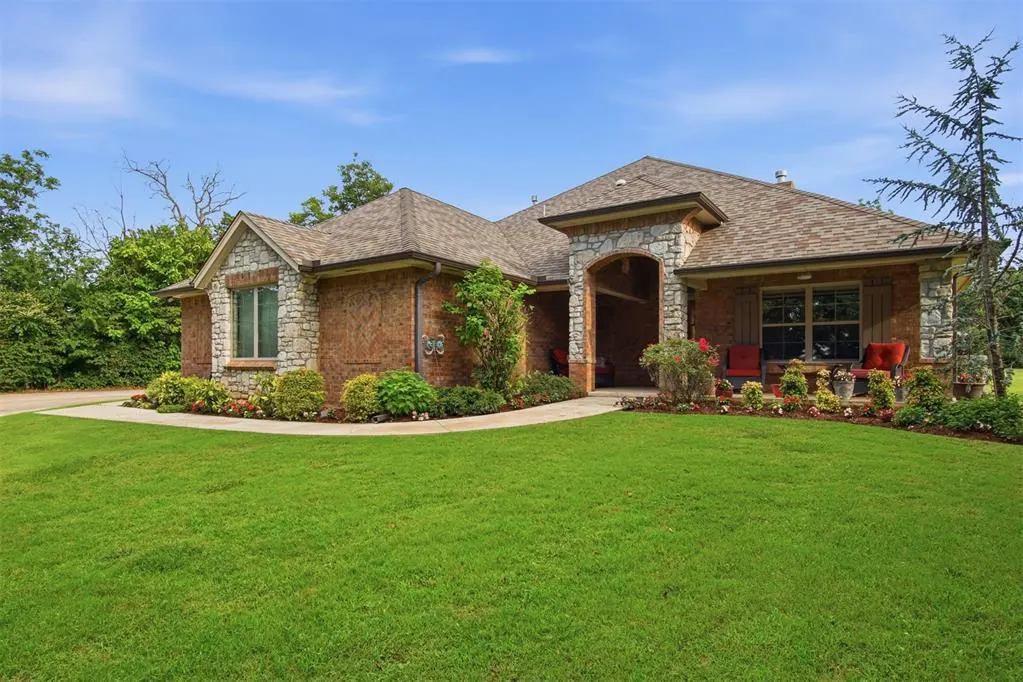 Photo 3 — 3318 E 44th Street, Edmond, OK 73013