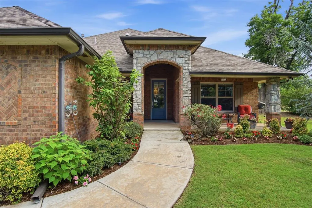Photo 9 — 3318 E 44th Street, Edmond, OK 73013