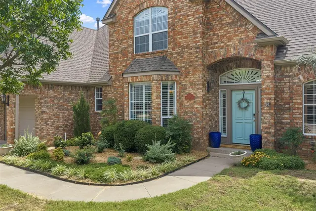 Photo 2 — 617 W Riverwalk Court, Norman, OK 73072