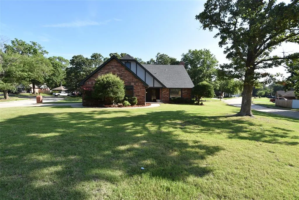 Photo 2 — 2430 Northwood Drive, Seminole, OK 74868