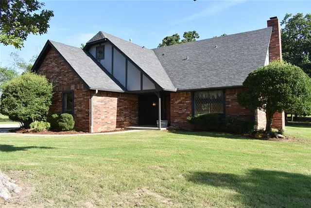 Photo 3 — 2430 Northwood Drive, Seminole, OK 74868
