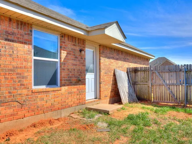 Photo 4 — 609 E Linden Lane, Mustang, OK 73064