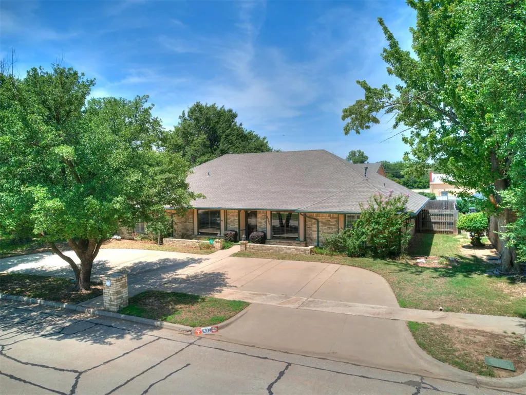 Photo 2 — 8209 N Bridgeport Lane, Bethany, OK 73008
