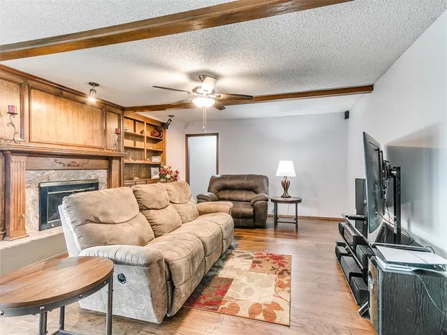 Photo 3 — 8209 N Bridgeport Lane, Bethany, OK 73008