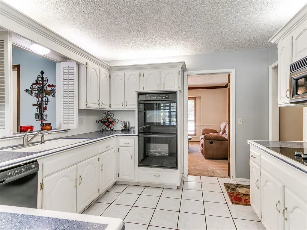Photo 13 — 8209 N Bridgeport Lane, Bethany, OK 73008