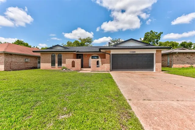 Photo 2 — 11209 Bel Air Place, Oklahoma City, OK 73120