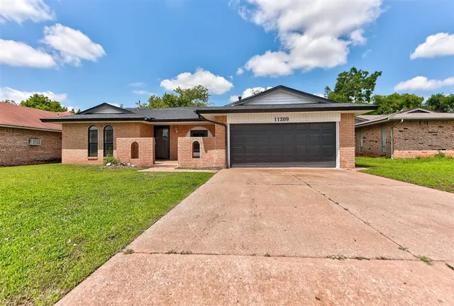 Photo 3 — 11209 Bel Air Place, Oklahoma City, OK 73120