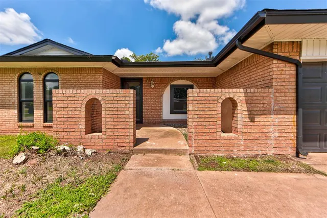 Photo 4 — 11209 Bel Air Place, Oklahoma City, OK 73120