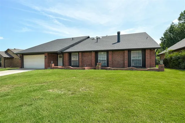 Photo 2 — 14108 Osage Drive, Edmond, OK 73013