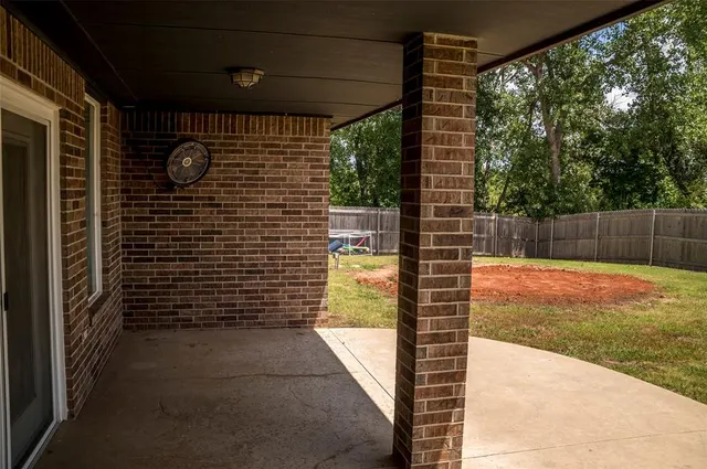 Photo 2 — 1507 Abbey Road, El Reno, OK 73036