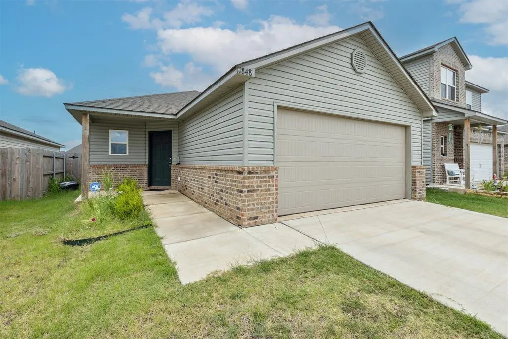 Front exterior — 11848 Kameron Way, Yukon, OK 73099