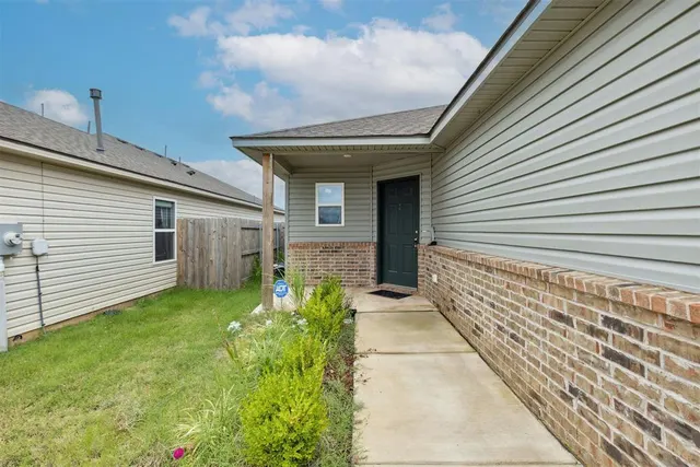Photo 2 — 11848 Kameron Way, Yukon, OK 73099