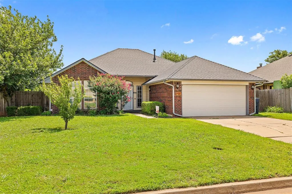 Photo 2 — 9036 Buttonwood Avenue, Oklahoma City, OK 73160