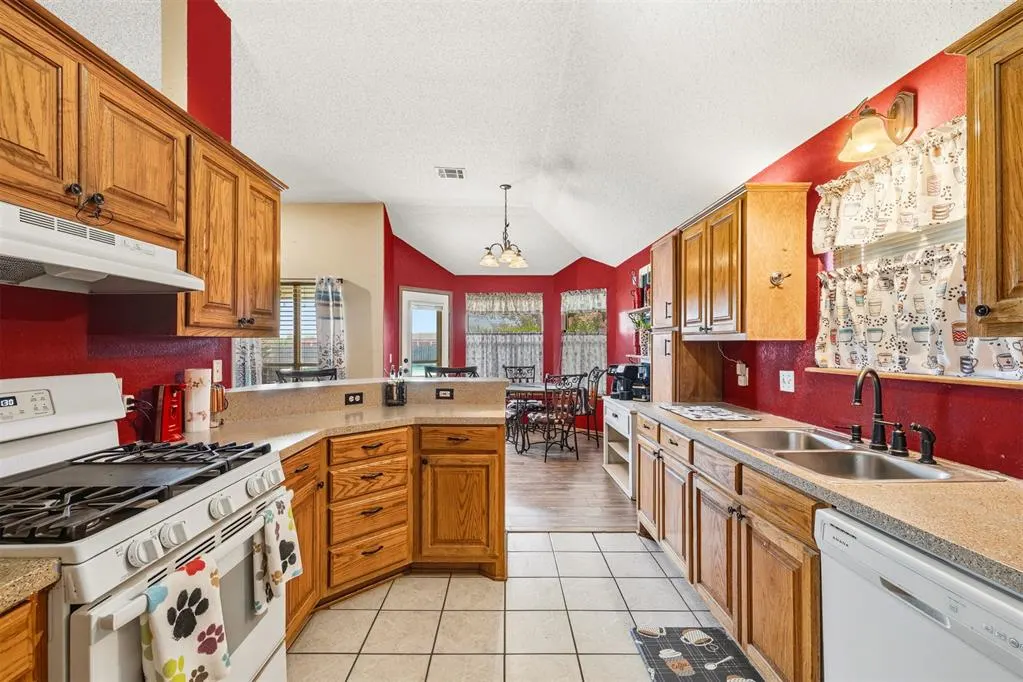 Photo 15 — 9036 Buttonwood Avenue, Oklahoma City, OK 73160