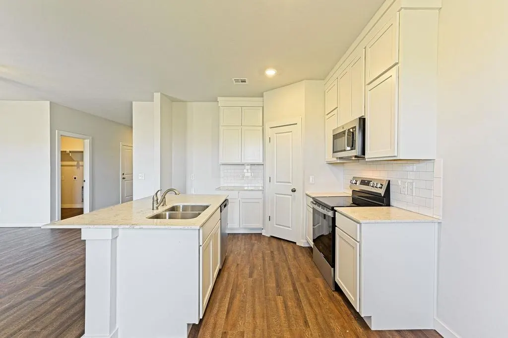 Photo 2 — 1710 Oak Way, Tuttle, OK 73089