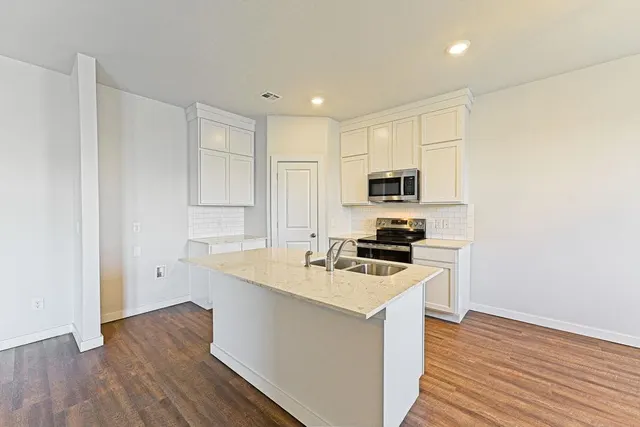Photo 3 — 1710 Oak Way, Tuttle, OK 73089