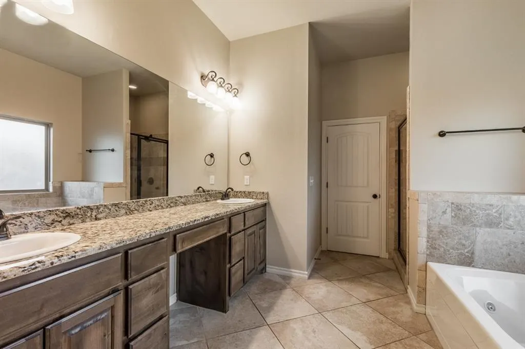 Photo 11 — 12709 NW 5th Street, Yukon, OK 73099