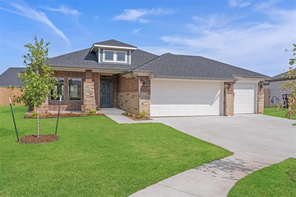 Front exterior — 824 Parsons Drive, Yukon, OK 73099