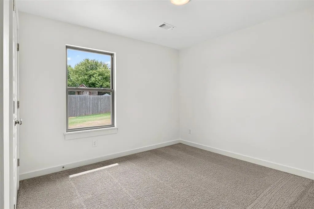 Photo 14 — 824 Parsons Drive, Yukon, OK 73099