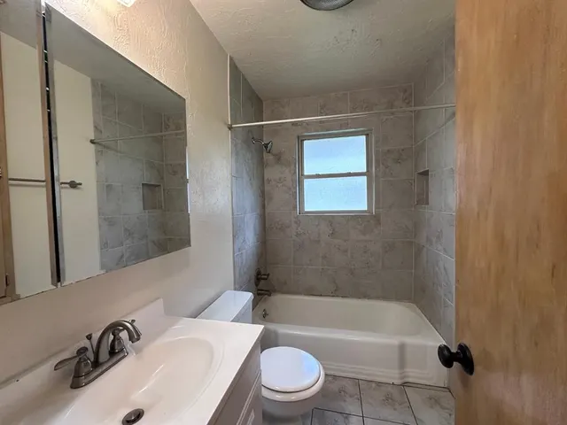 Photo 3 — 2035 Delaware Lane, Norman, OK 73071