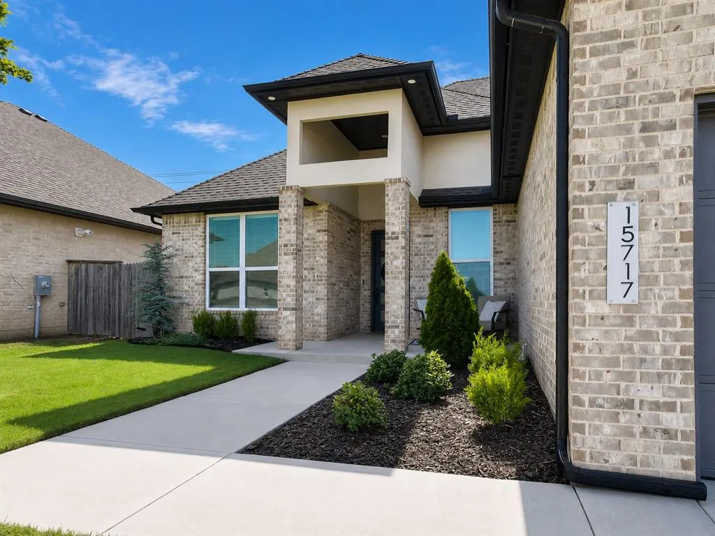 Photo 2 — 15717 Capri Lane, Edmond, OK 73013