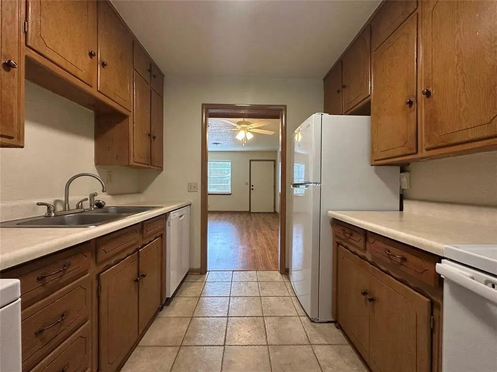 Photo 7 — 2023 Delaware Lane, Norman, OK 73071