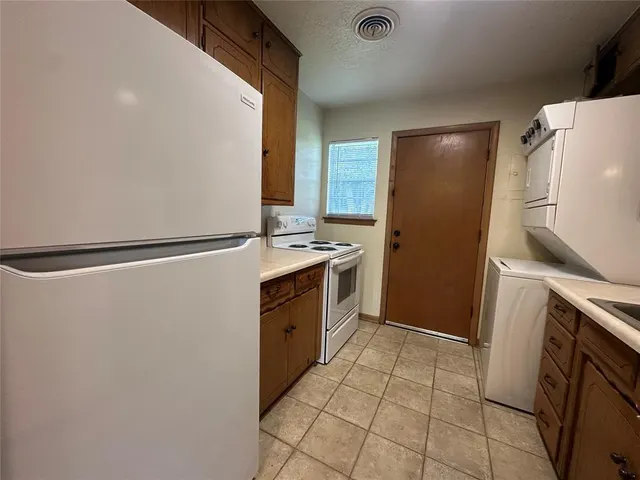Photo 6 — 2023 Delaware Lane, Norman, OK 73071