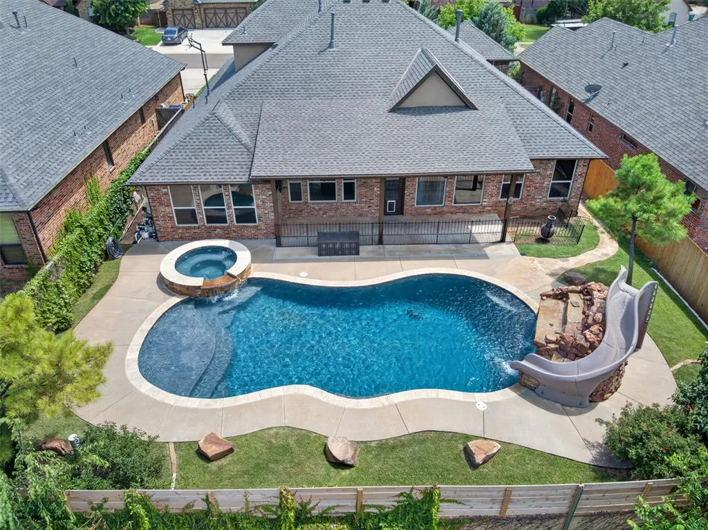 Photo 9 — 9021 NW 148th Place, Yukon, OK 73099