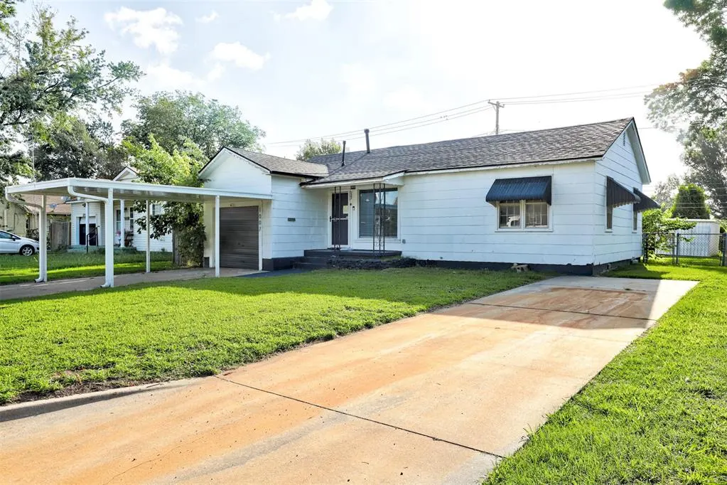 Photo 3 — 1007 Overland Court, Shawnee, OK 74801