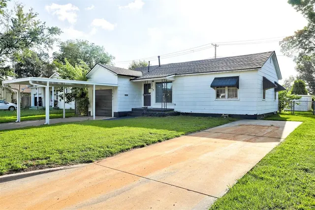 Photo 3 — 1007 Overland Court, Shawnee, OK 74801
